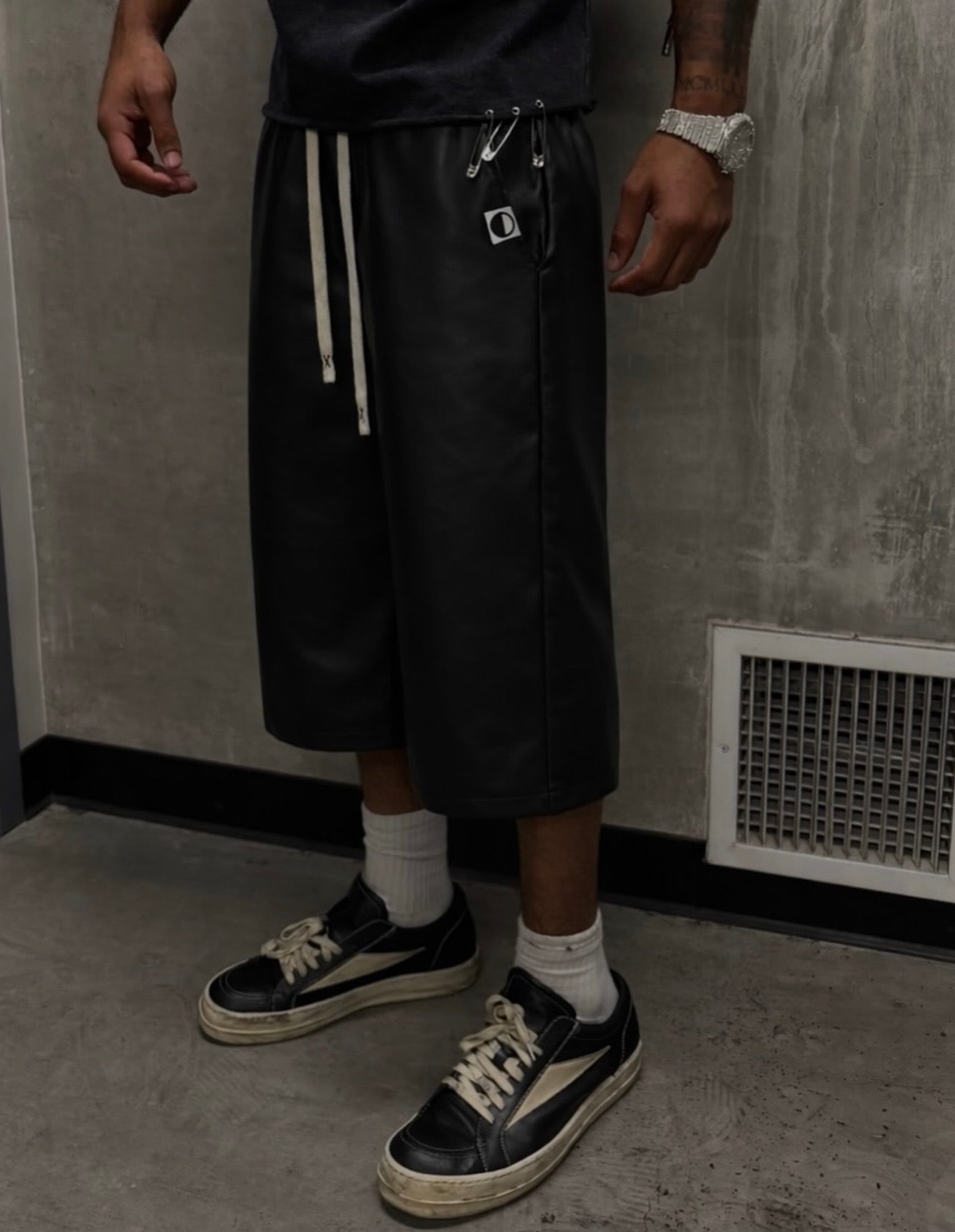 LEATHER EXTENDO SHORTS