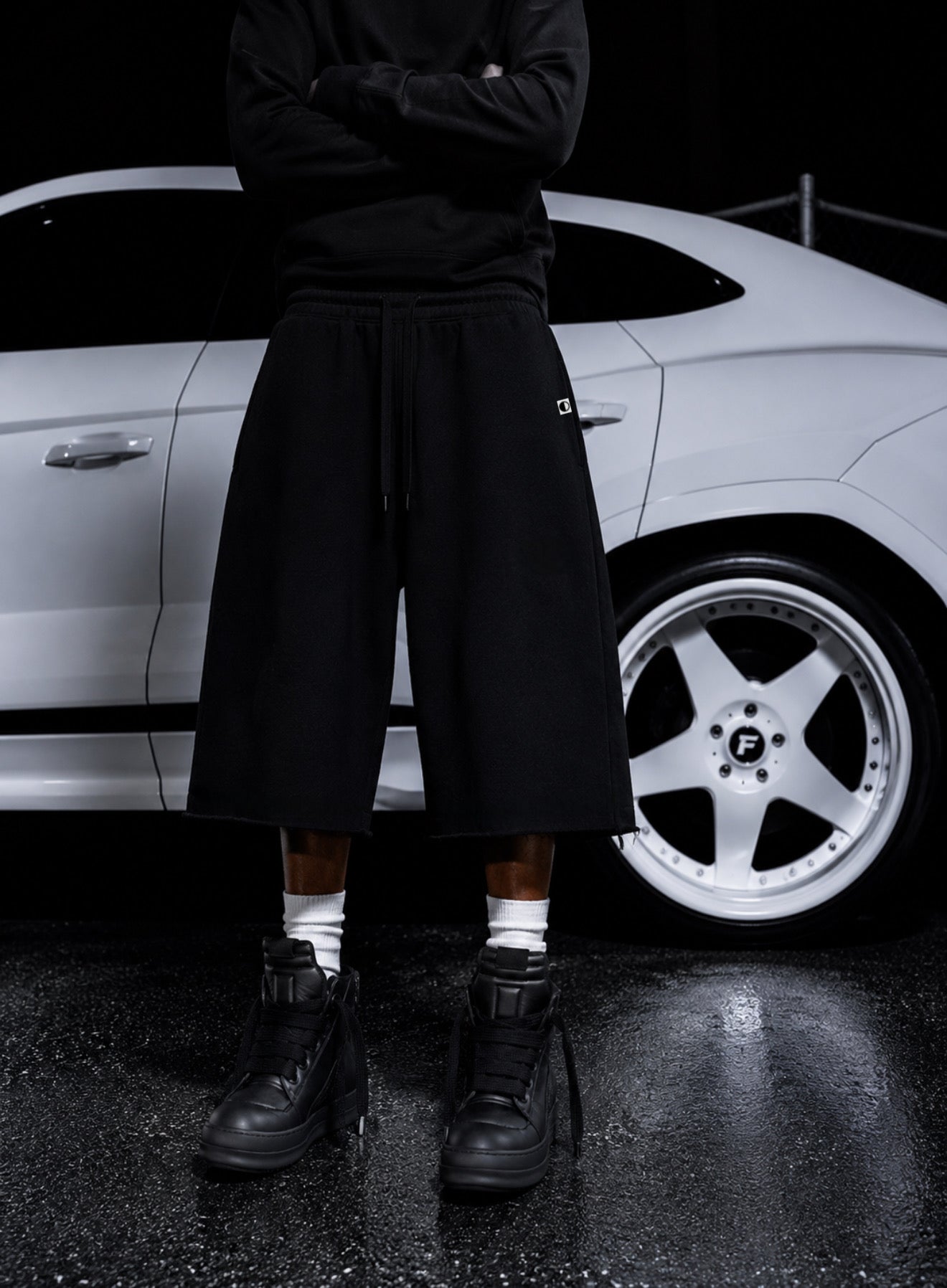 BLACK EXTENDO SHORTS