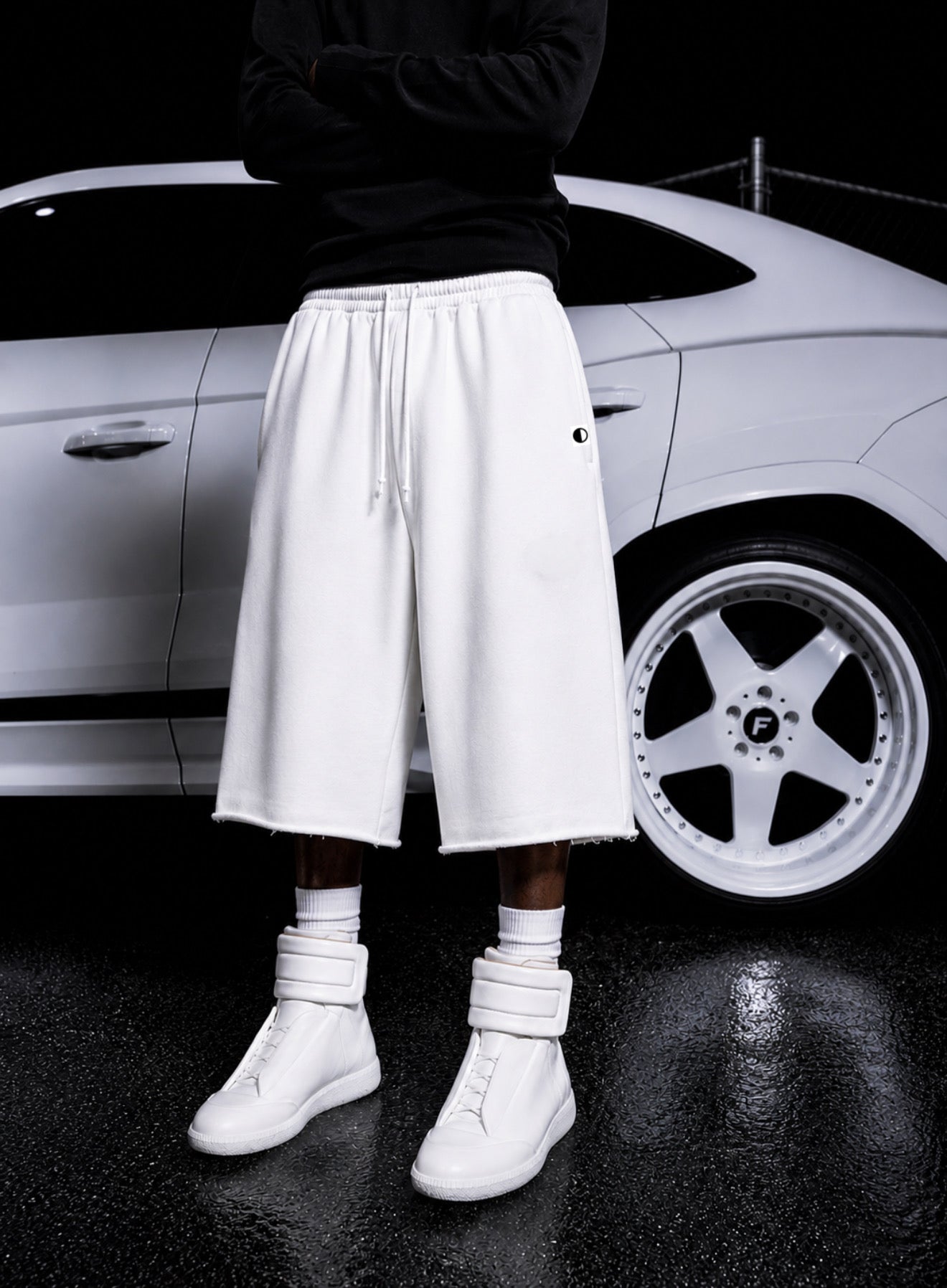 WHITE EXTENDO SHORTS